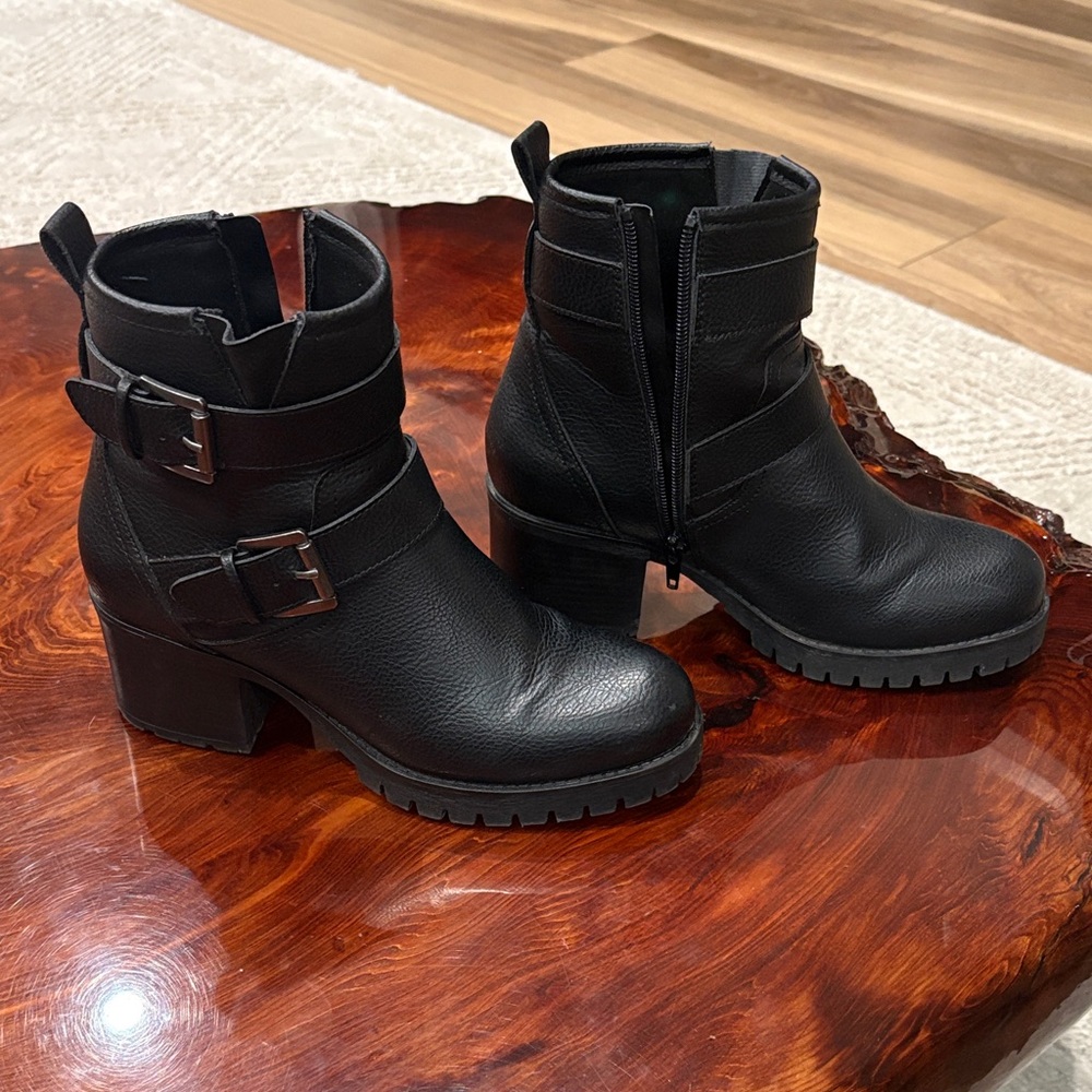 Elegant Black Leather Heeled Boots
